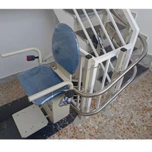 صفحه اصلی 4 دارای کنترل از راه دور، قفل کودک و کمربند ایمنی